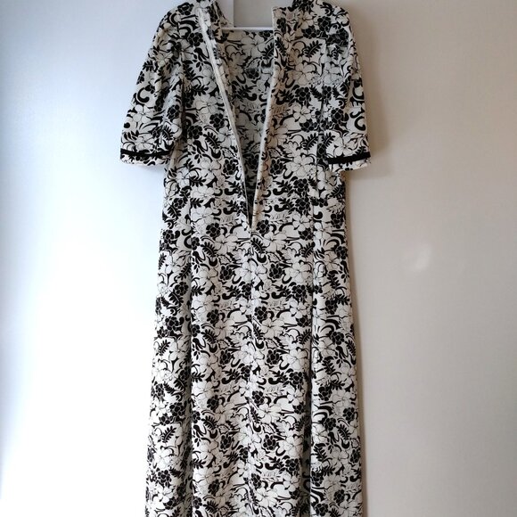Amish Mennonite Cape Dress Modest 39"B 36"W Off White Black Floral AS IS - Picture 10 of 10